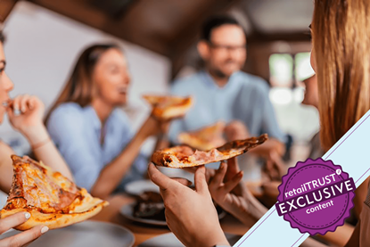 Friends eating pizza
